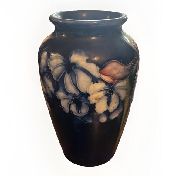 Vintage 4.5” Moorcroft Art Pottery Cobalt Blue Orchid Iris Vase - Picture 4 of 5